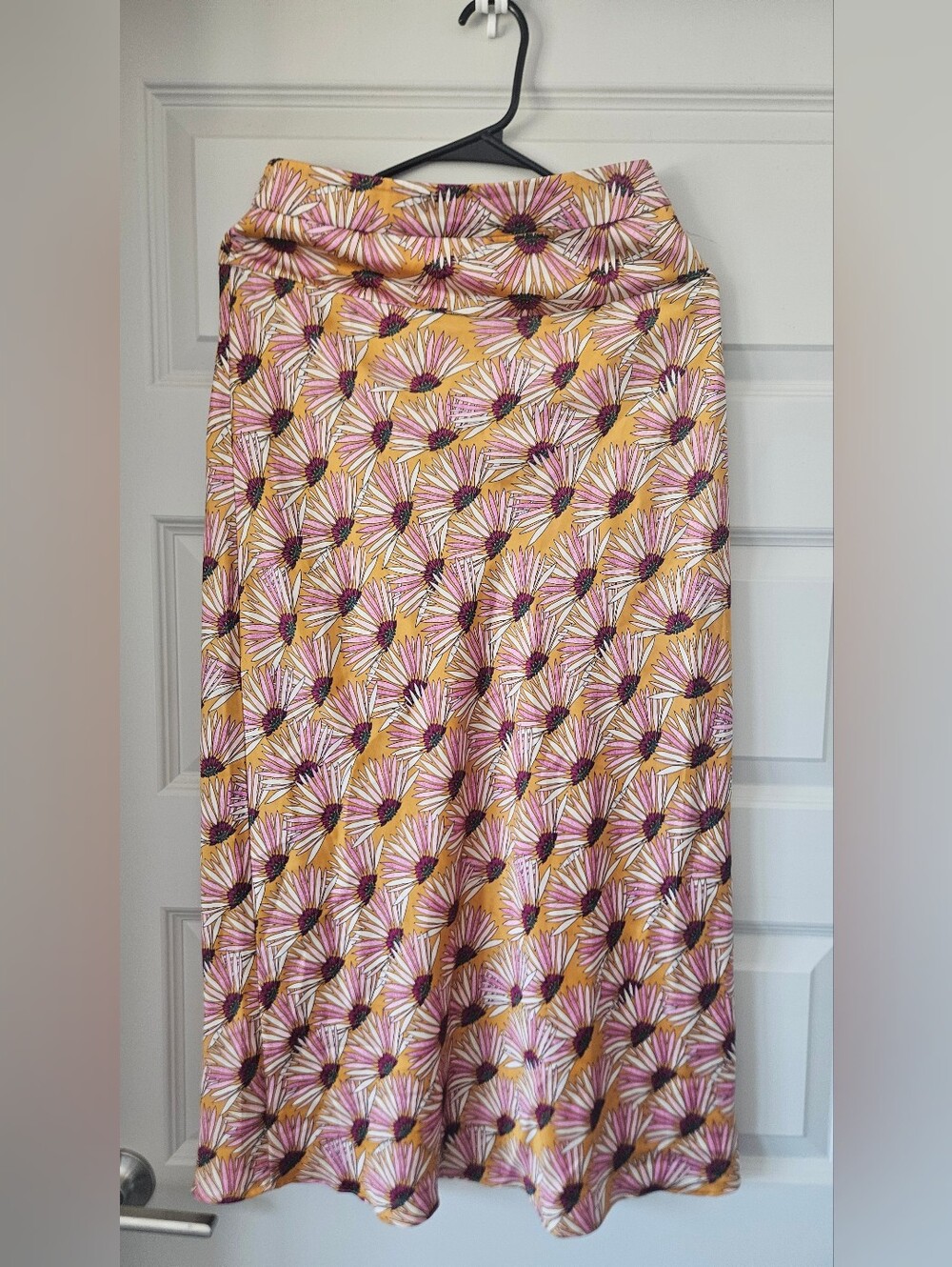 Free People Size 6 Long Skirt. Satiny Feeling Skirt. Around 36 inches long